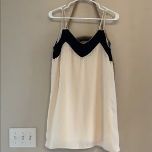 Sage Shift Dress from Lulu’s🖤🤍